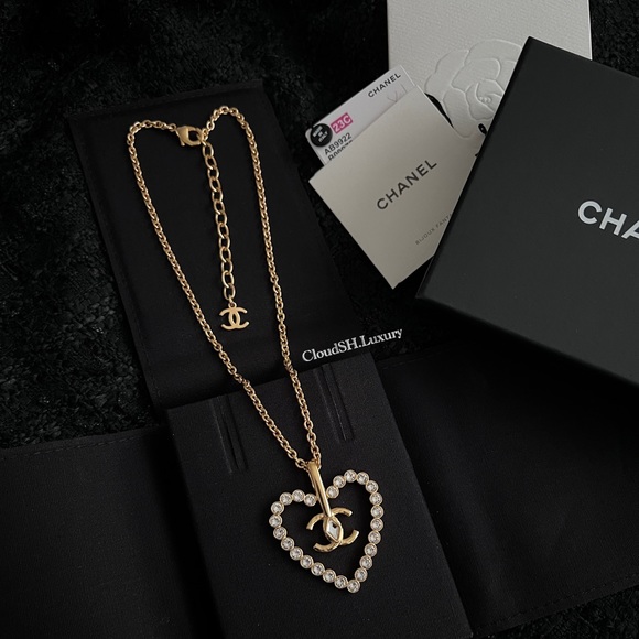 BNIB Chanel CC Logo Crystal Heart Necklace w/ Gold hdw - Authentic - Picture 2 of 6